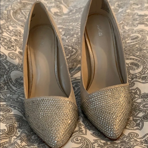 Women’s Apt 9 Silver Embellished Heels - Picture 1 of 2
